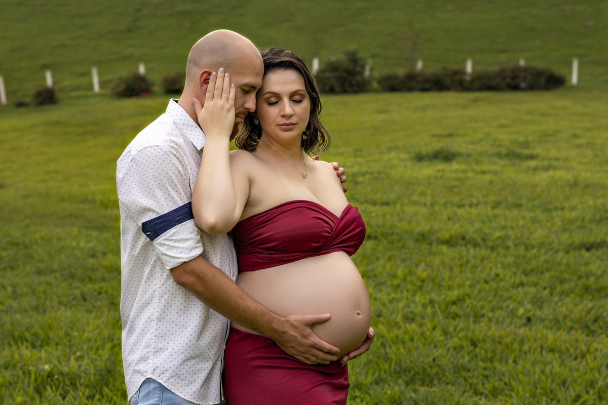 Ensaio lindo da gestante Fabi realizado em Ponta Grossa/PR clicks Karol Monarini - Estudio Olhos da Alma Fotografia