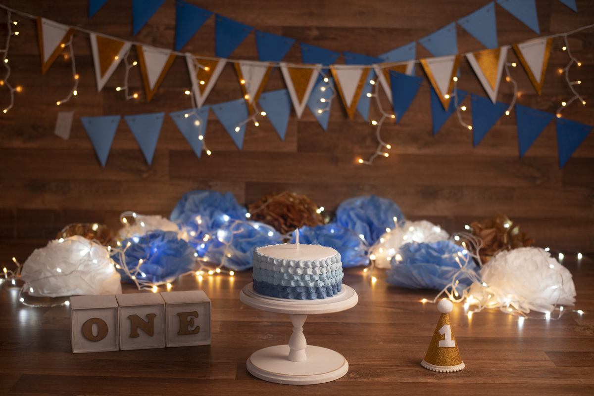 Lindo ensaio de smash the cake do Noah realizado no estúdio Olhos da Alma Fotografia na cidade de Ponta Grossa/PR, clicks Karol Monarini