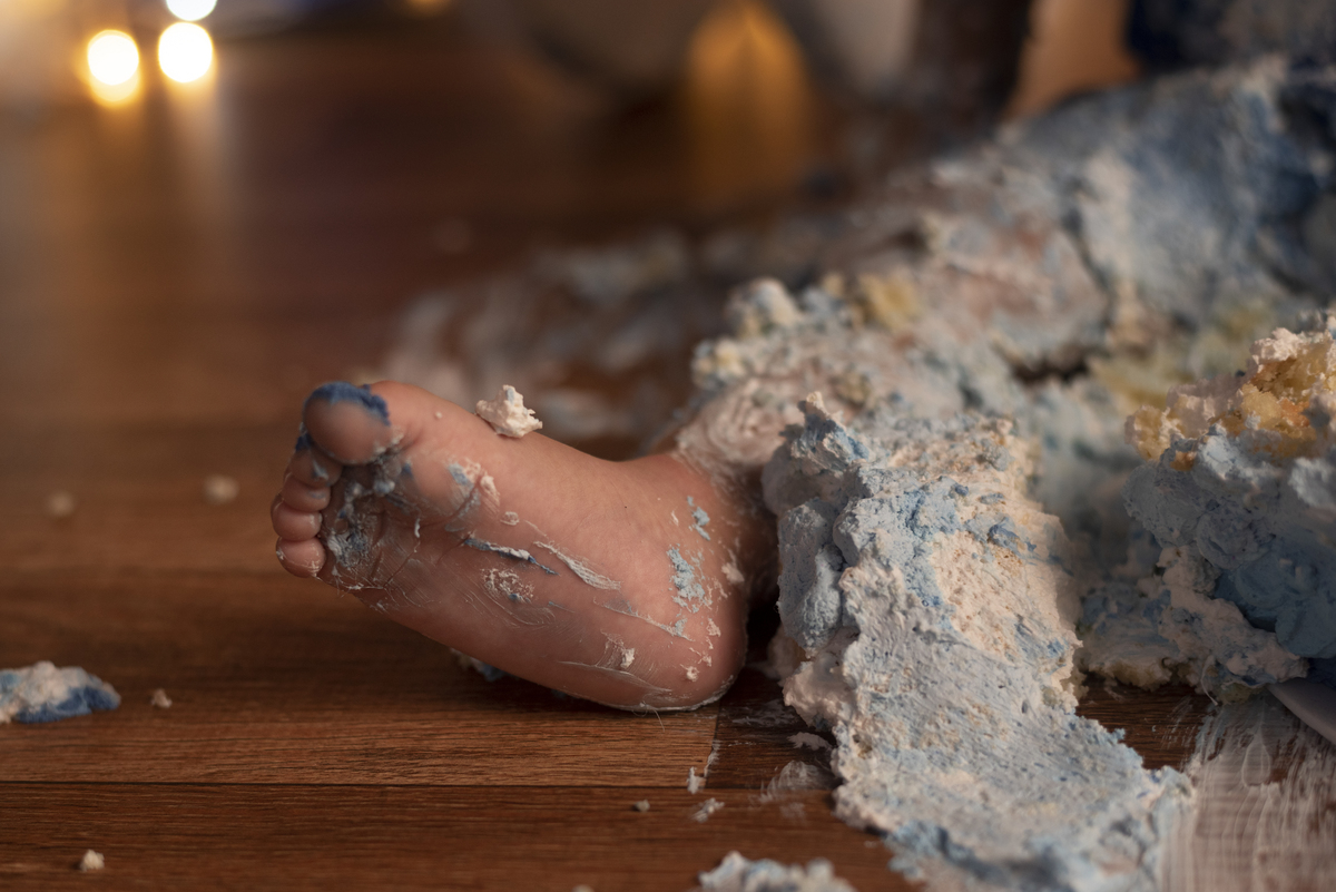 Lindo ensaio de smash the cake do Noah realizado no estúdio Olhos da Alma Fotografia na cidade de Ponta Grossa/PR, clicks Karol Monarini