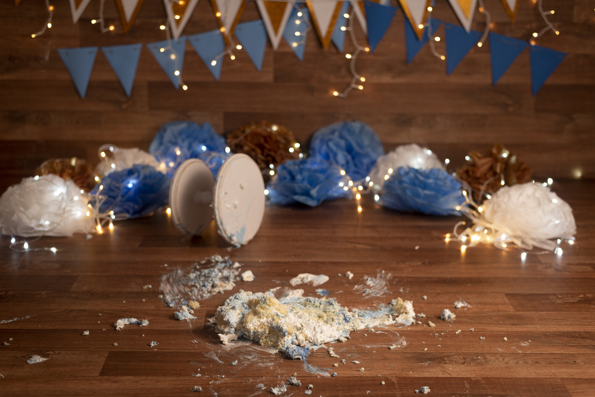 Lindo ensaio de smash the cake do Noah realizado no estúdio Olhos da Alma Fotografia na cidade de Ponta Grossa/PR, clicks Karol Monarini