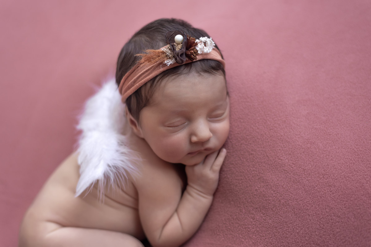Newborn da Maria Carolina realizado na cidade de Ponta Grossa pela fotografa Karol Monarini do estúdio Olhos da Alma Fotografia