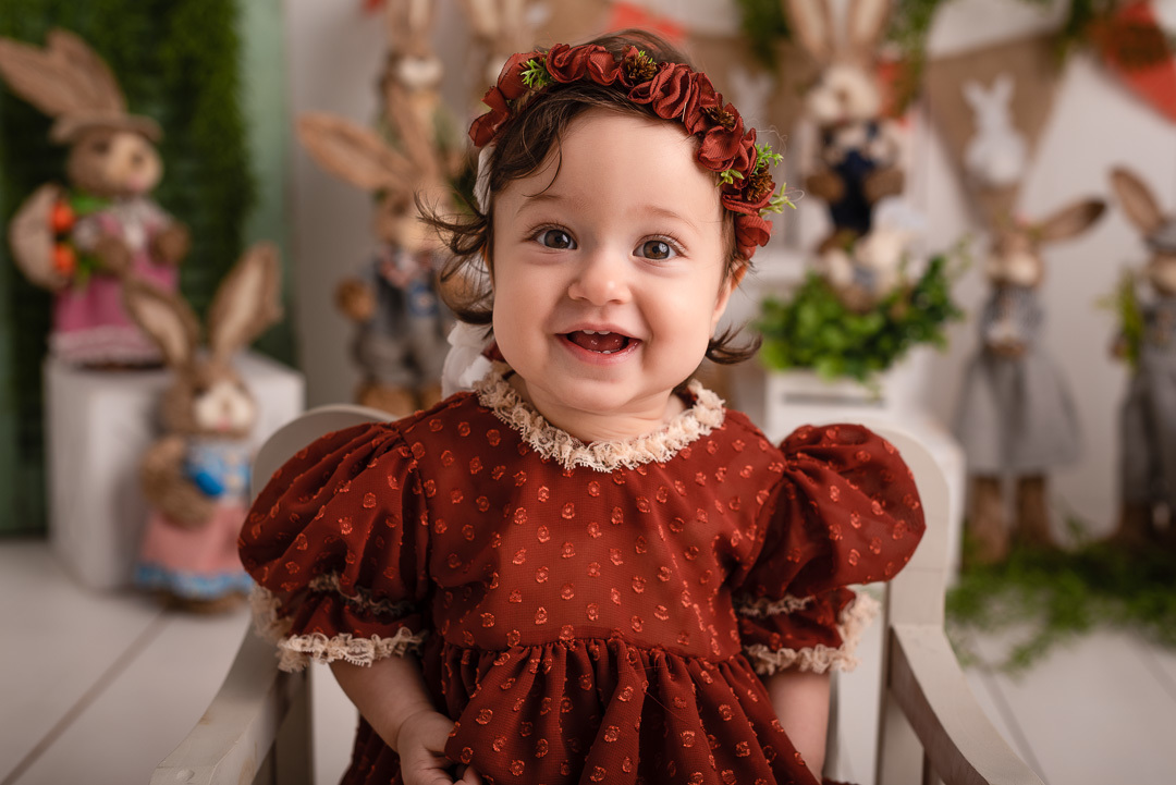 Um olhar atento - Páscoa 2022 - Ensaio em estúdio da Clarice 9 meses