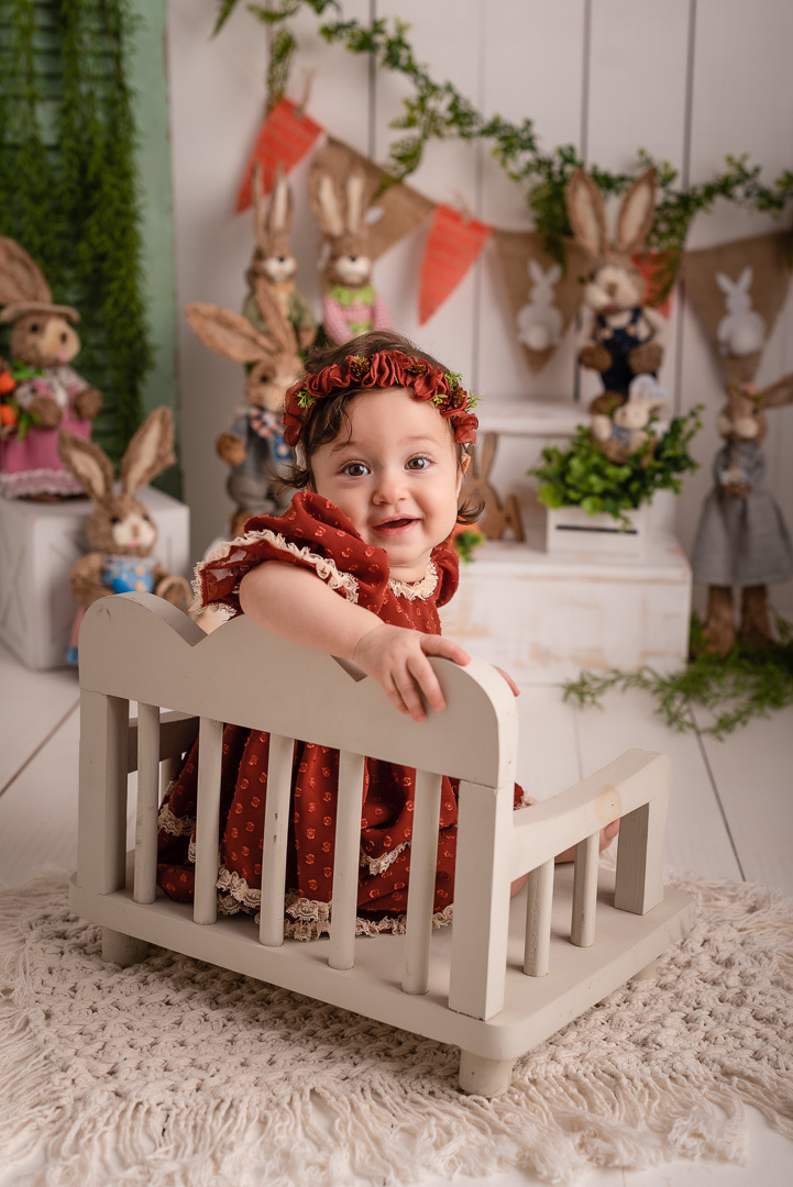 Respondendo a estímulos de quando me chamam - Clarice - 9 meses - Ensaio em estúdio - Páscoa 2022