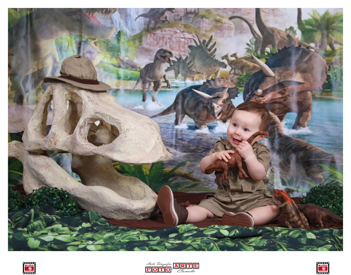 Na verdade, Ele ama seus amiguinhos dinos!!