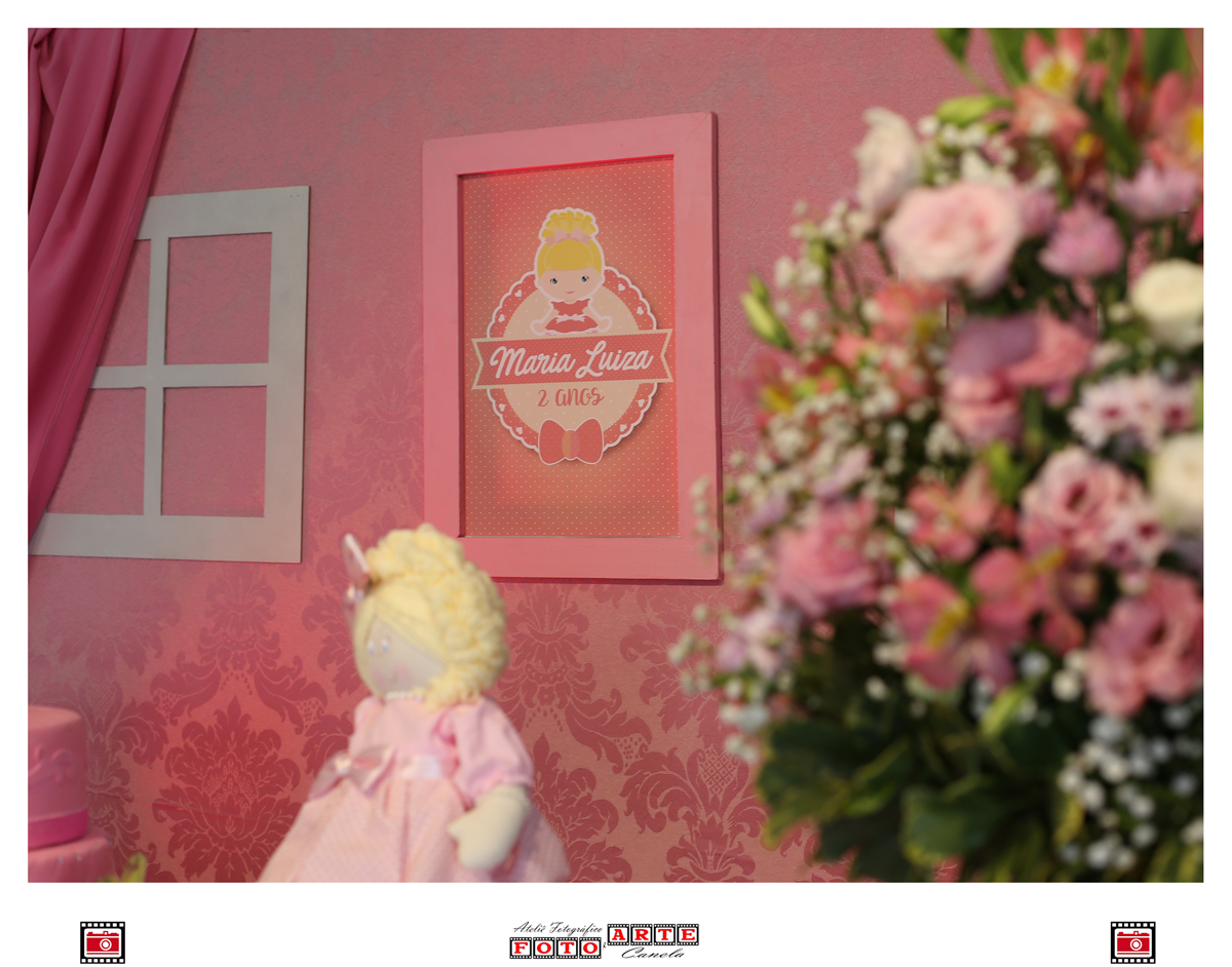 flores na mesa principal