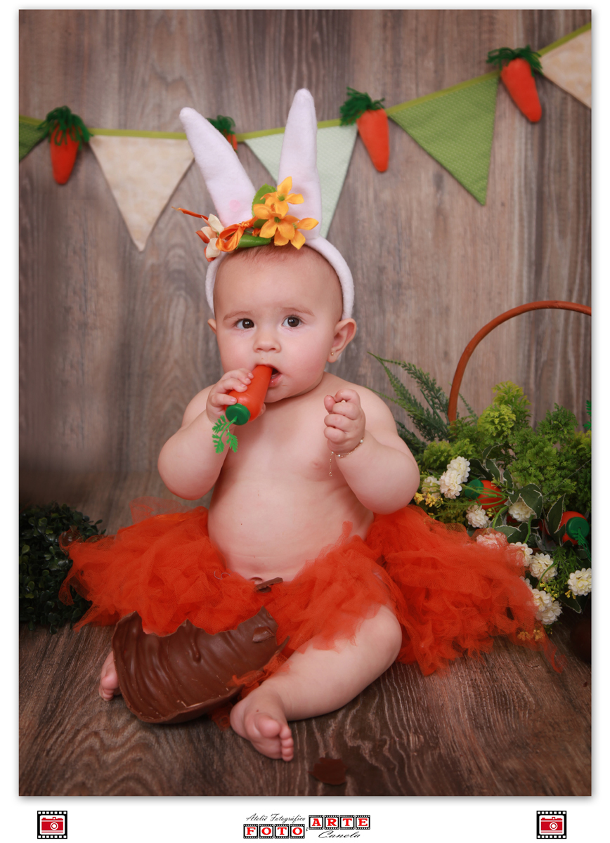 menina comendo cenoura ensaio páscoa