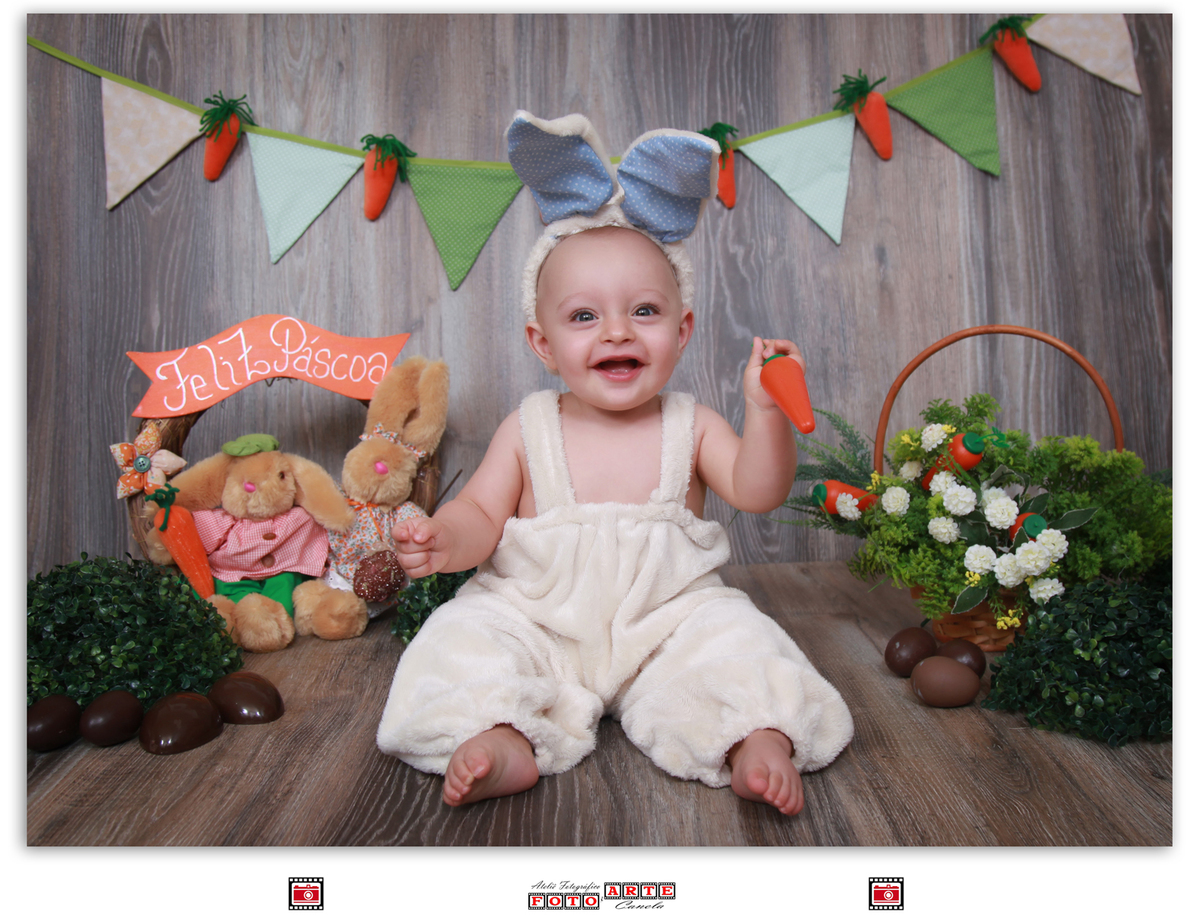 bebê sentando no chão