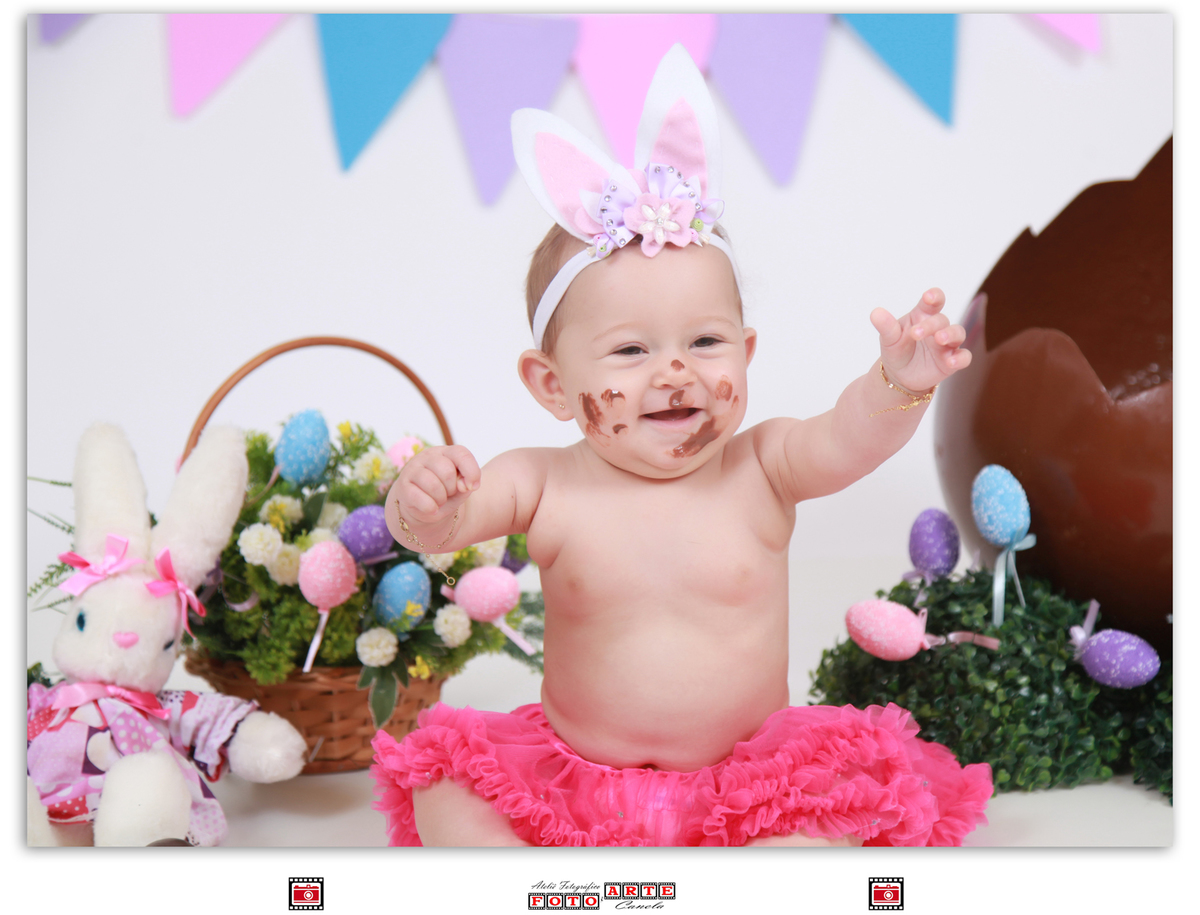 menina de orelhinhas de coelho rosa