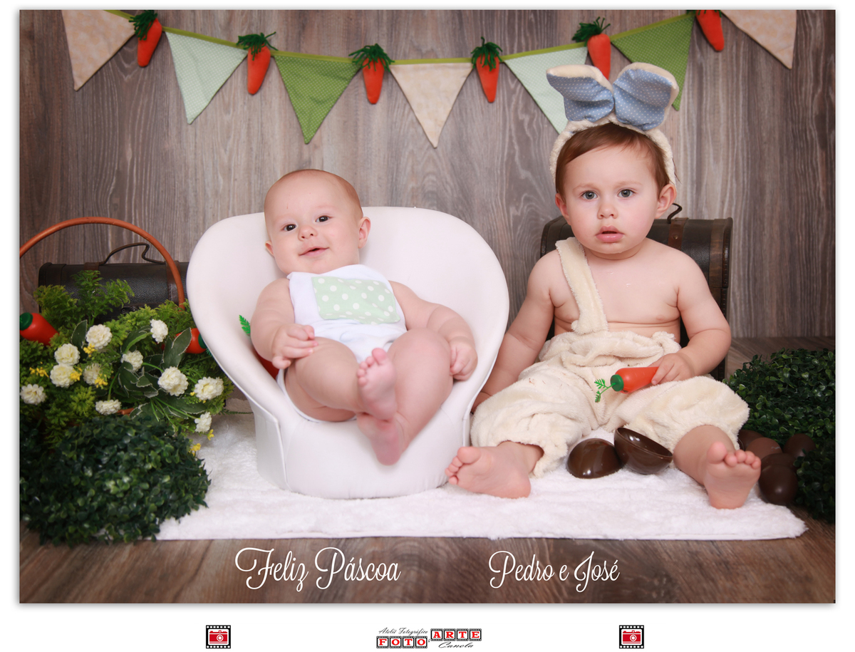 crianças sentadas no chão