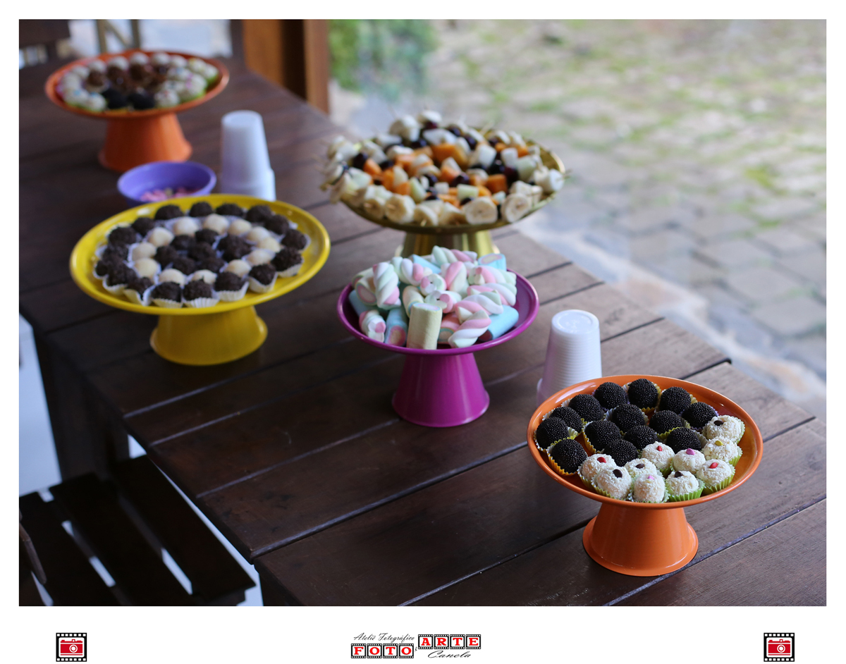 Mesa De Doces Na Área Infantil