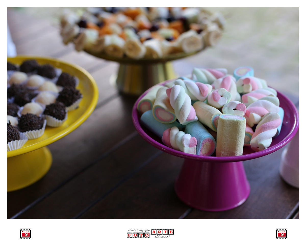 Detalhe Marshmallows Em Mesa De Doces Na Área Infantil