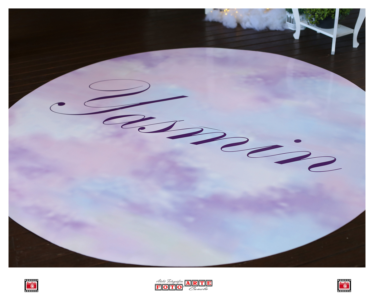 Placa No Chão Da Pista De Dança Decorada Com O Nome Da Aniversariante