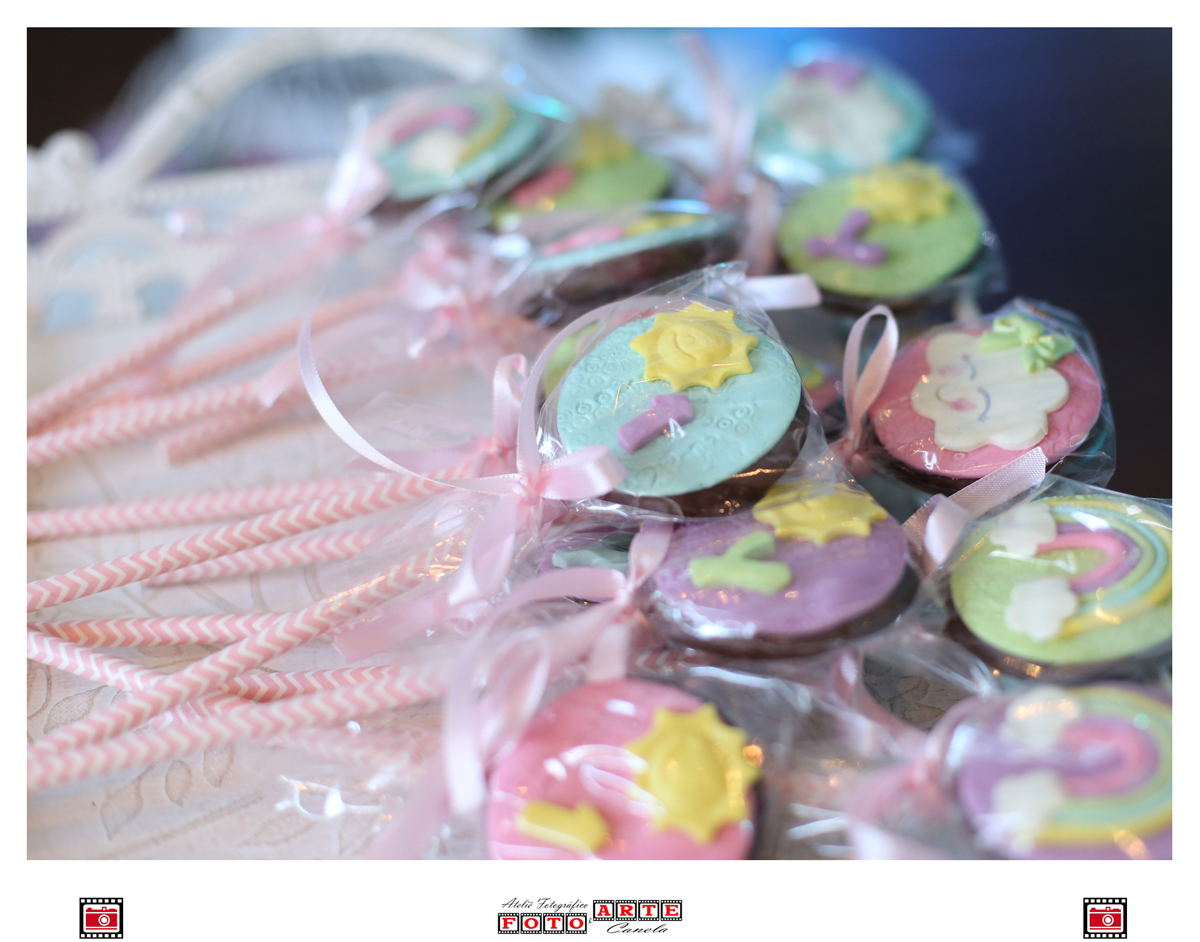 Detalhe Pirulitos Decorados De Chocolate Em Bandeja