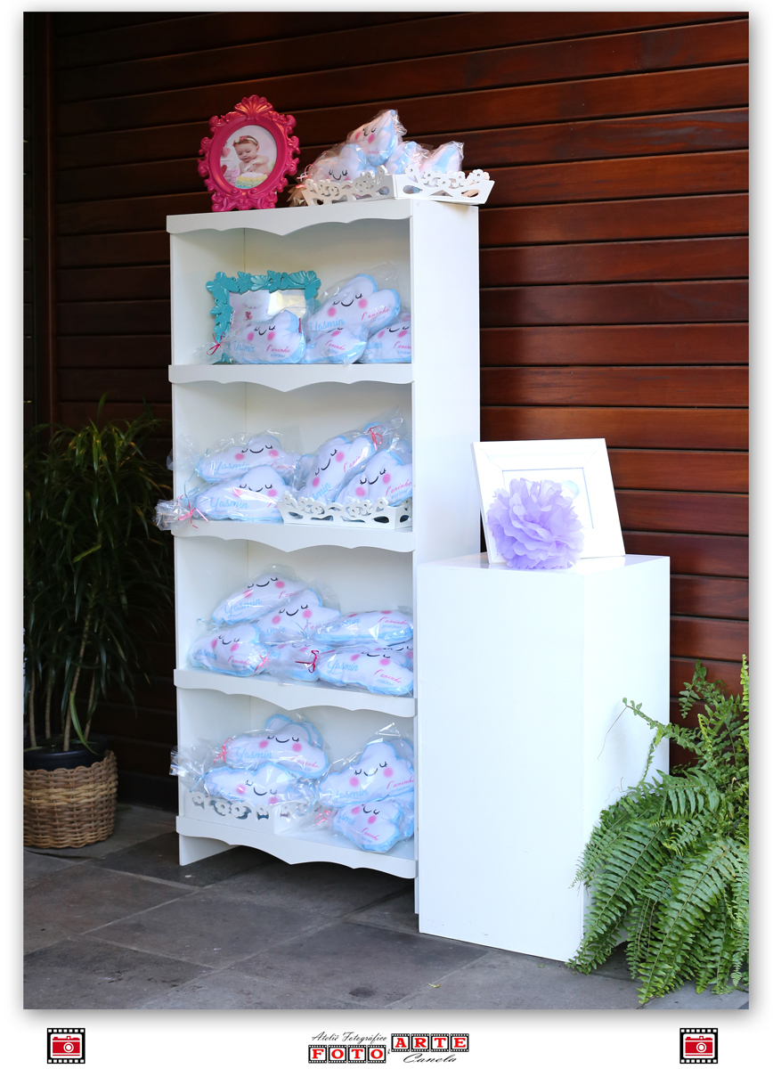 Estante De Lembrancinhas Na Entrada Da Casa De Festas Gram Fiestas Em Gramado RS