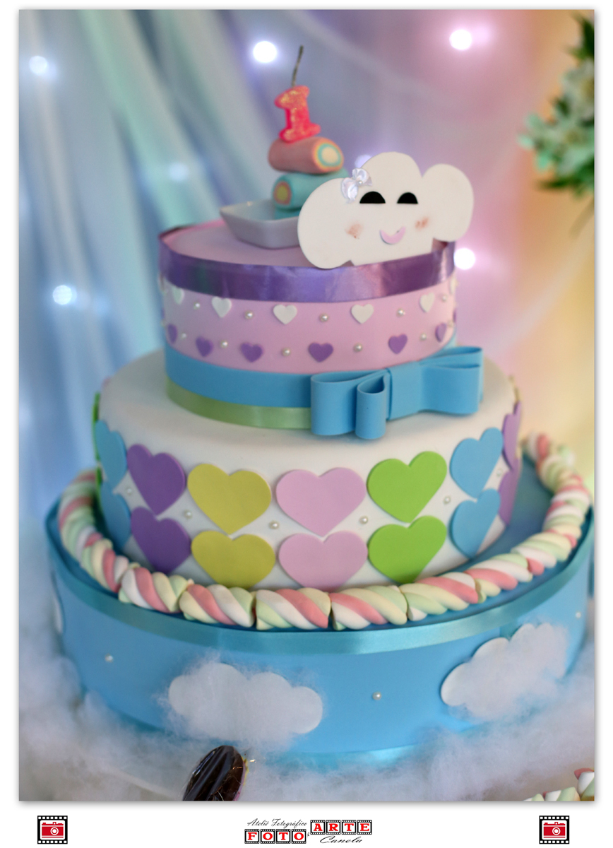 Detalhe Do Bolo Colorido De Aniversário De Um Aninho