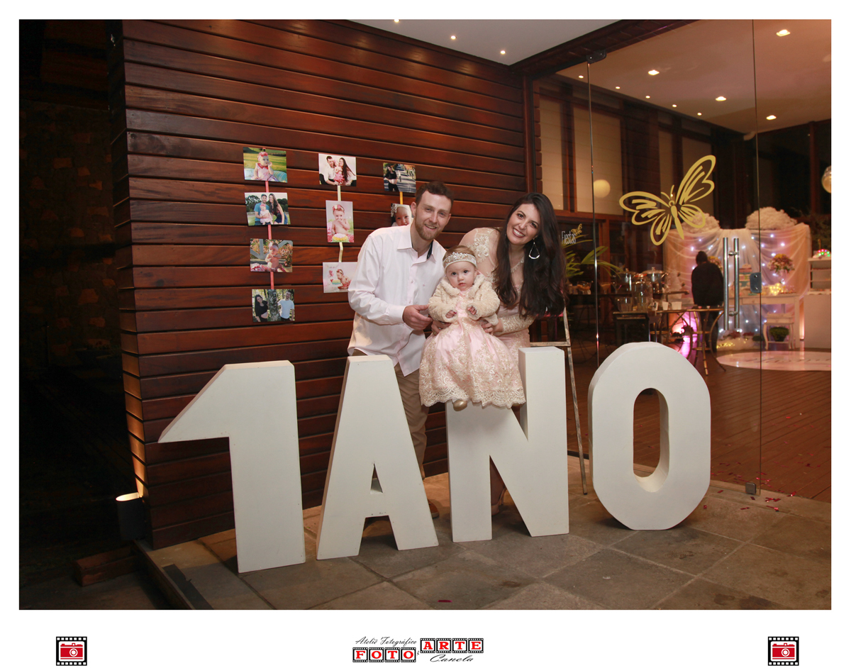 Aniversariante Com Seus Pais fotos finais da Festa de um aninho