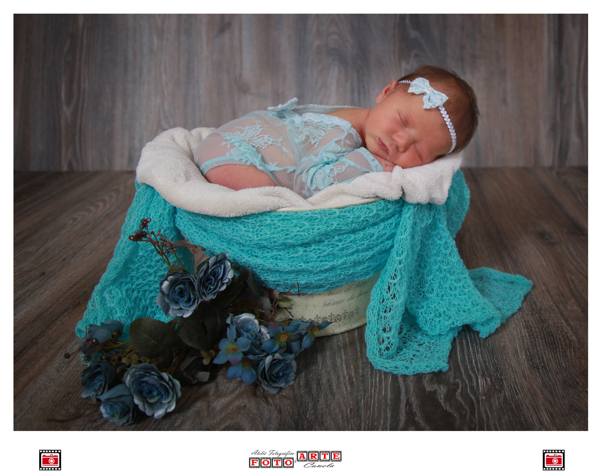 newborn cenário azul com flores e renda