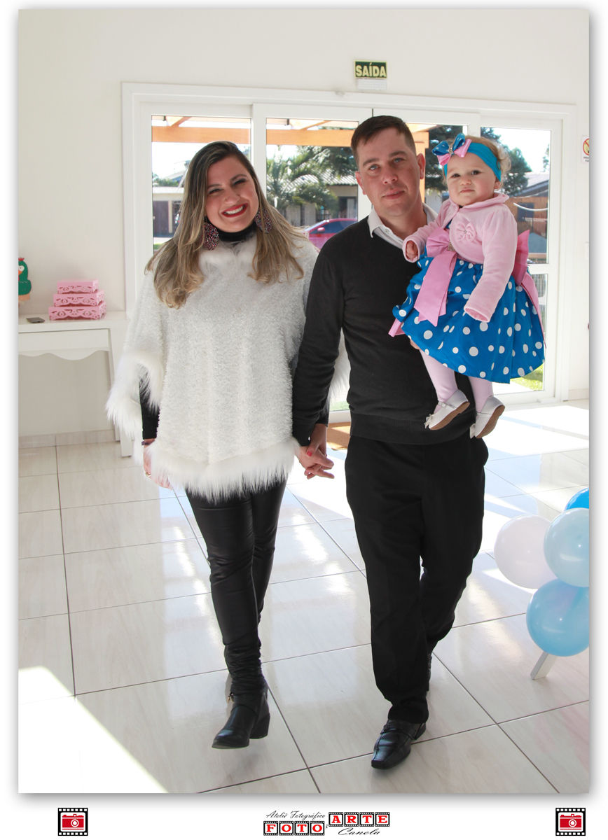 mamãe e papai chegando na festa