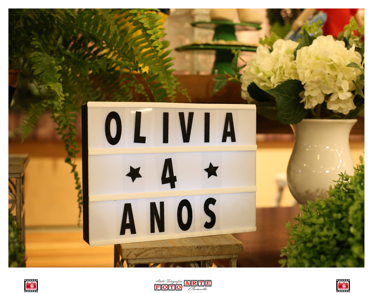 letreiro olívia quatro anos 