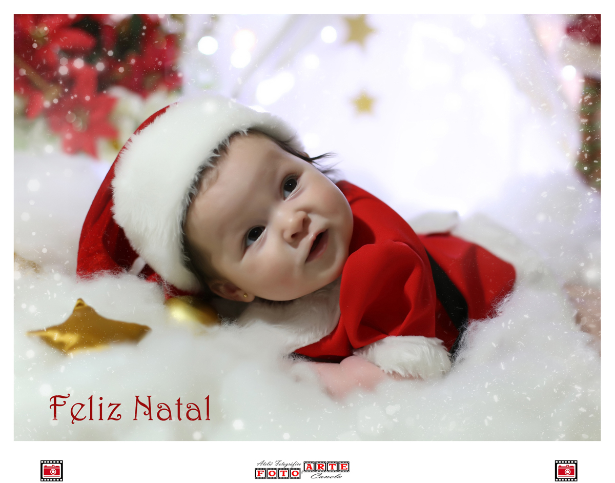 bebê deitado no chão