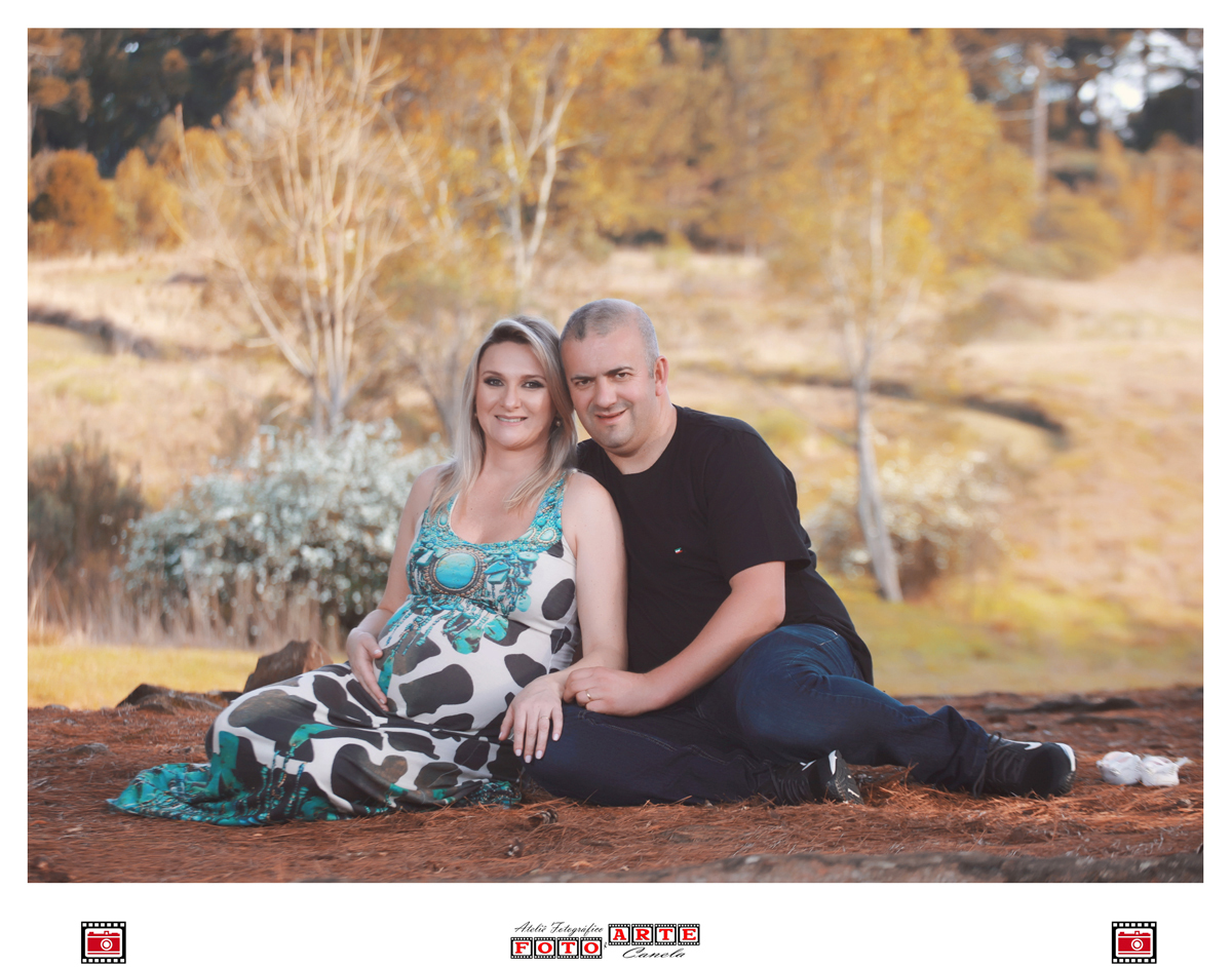 papai e mamãe sentados no chão