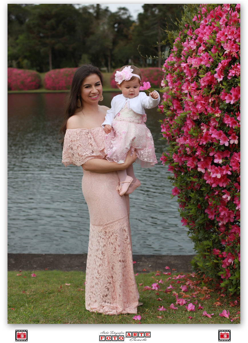 mãe e filha de vestido rosa