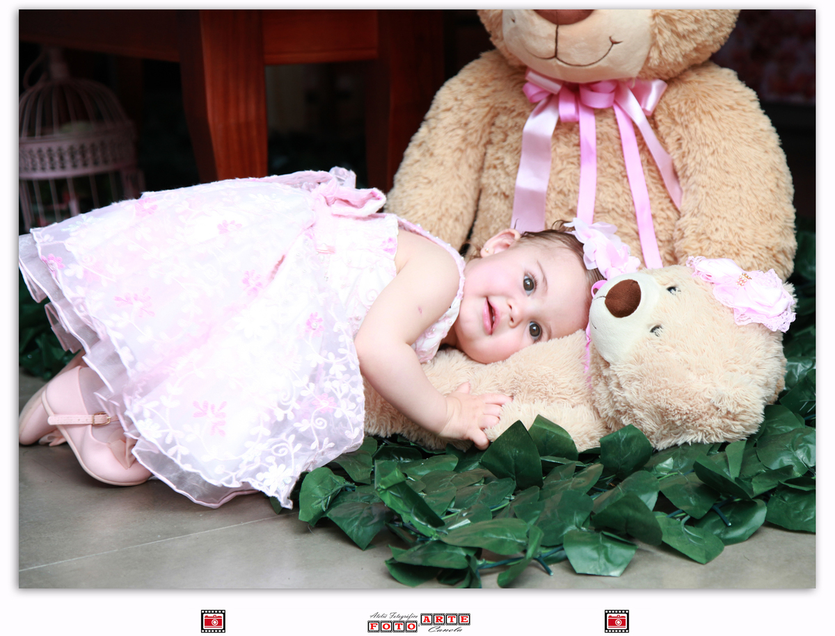 menina com urso