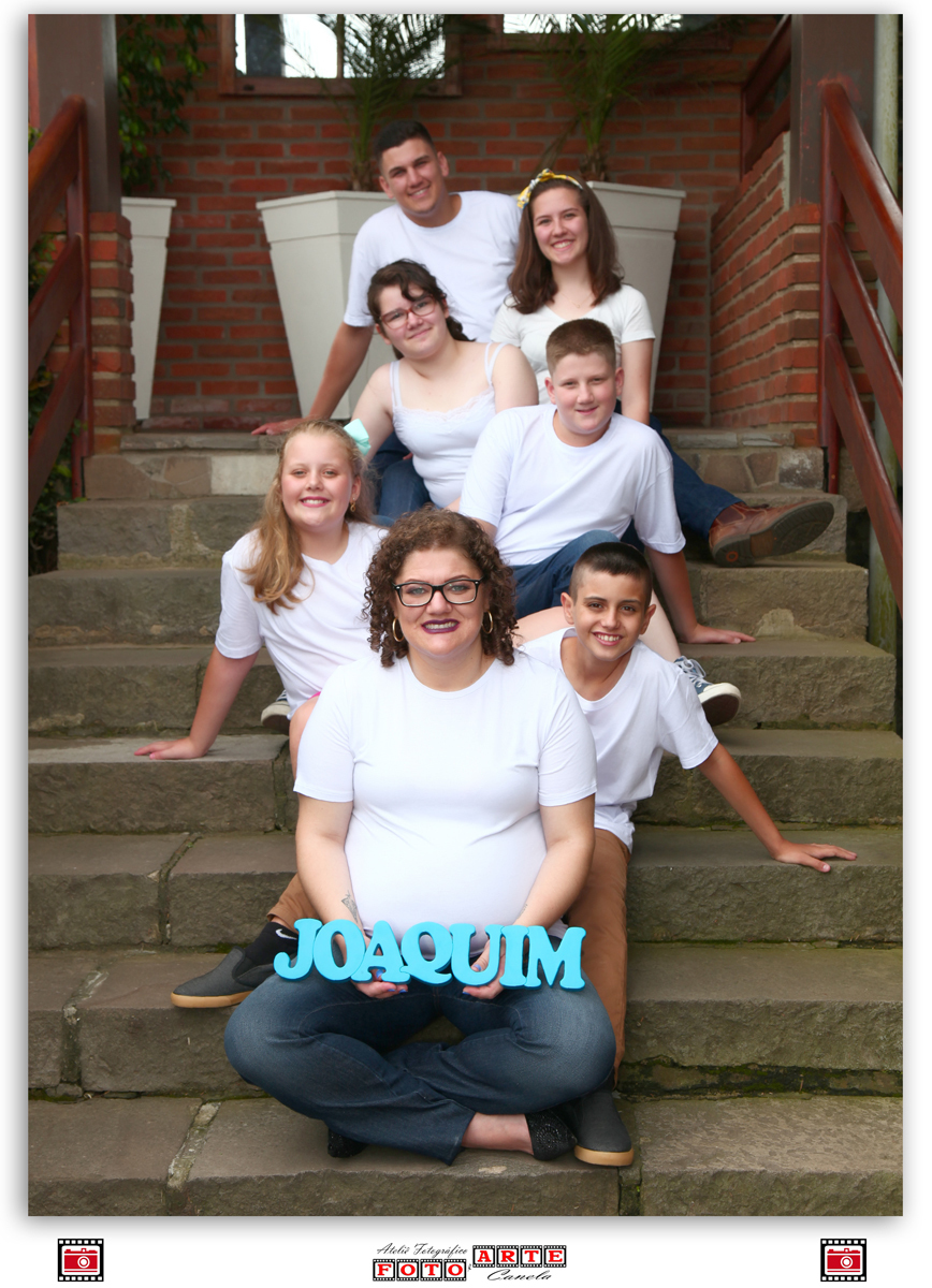 sobrinhos esperando o primo