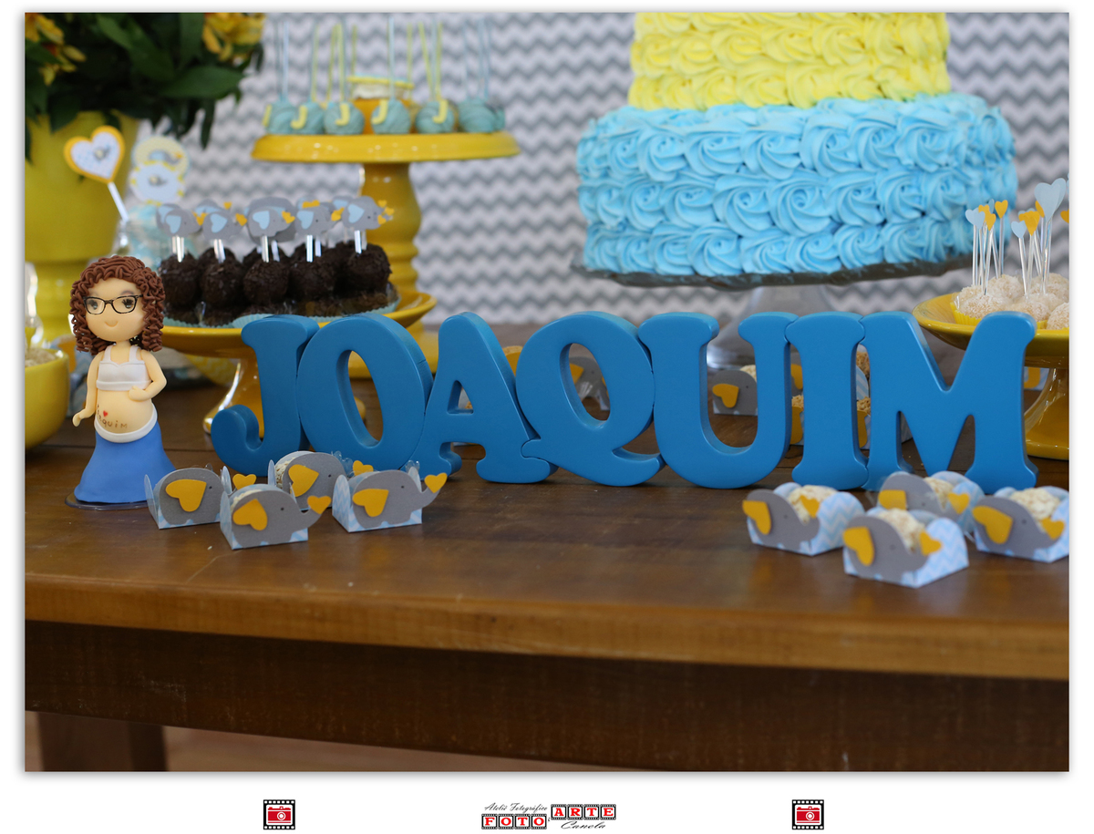 nome em madeira azul