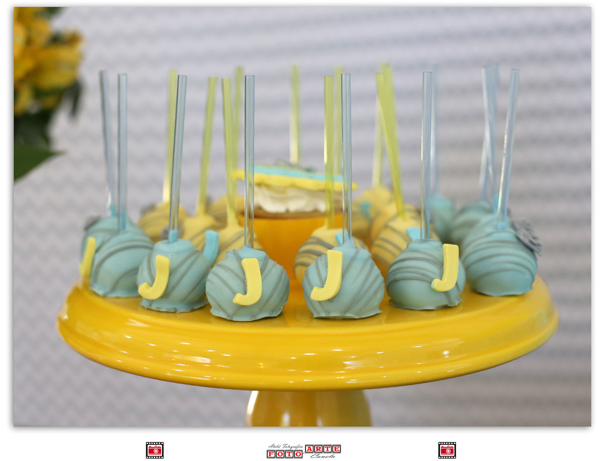 doces decorados com J