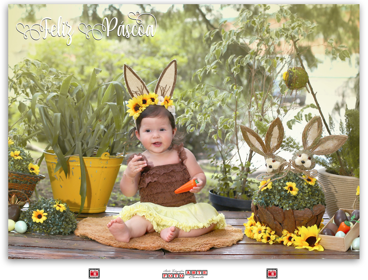 menina sentada fotografando o de páscoa