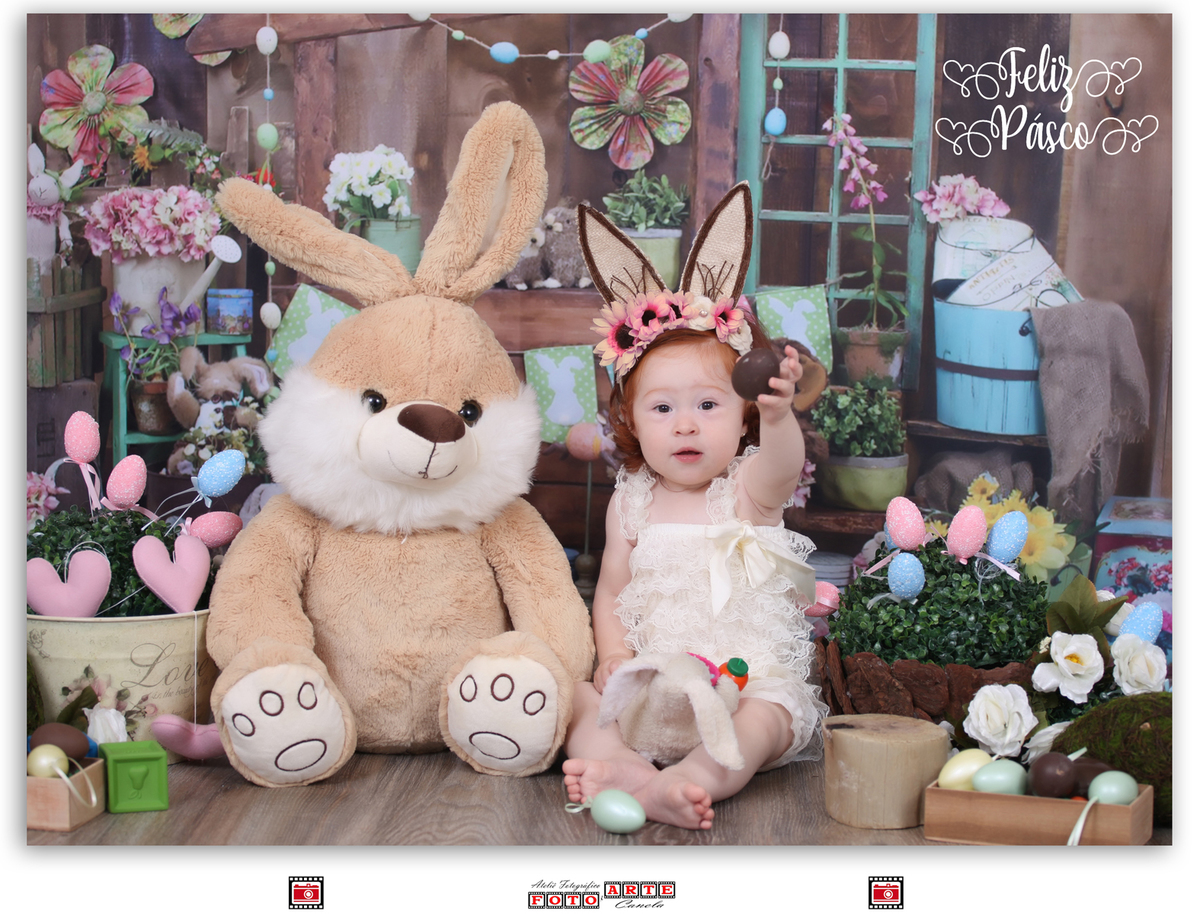 menina brincando com ovos de páscoa