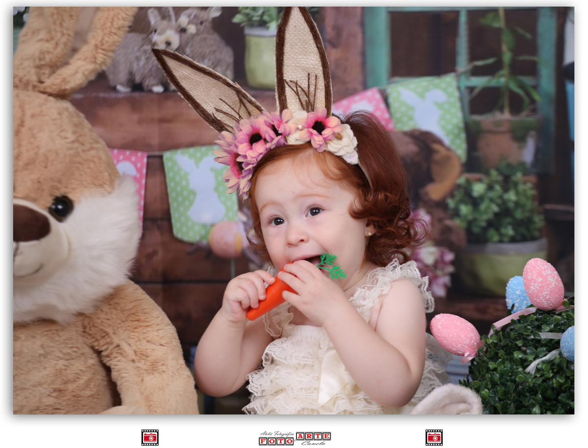 menina comendo cenoura