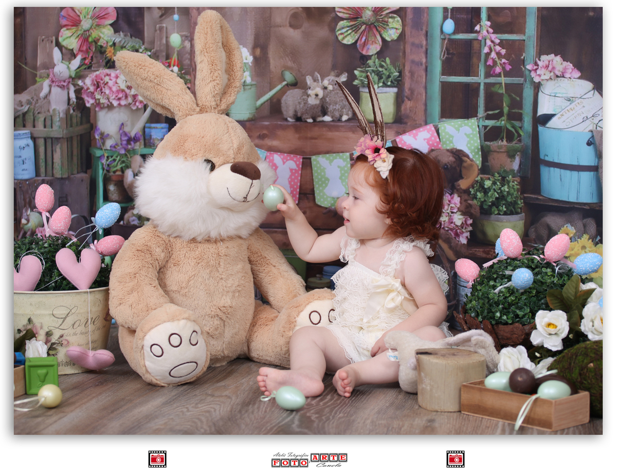 menina brincando na páscoa