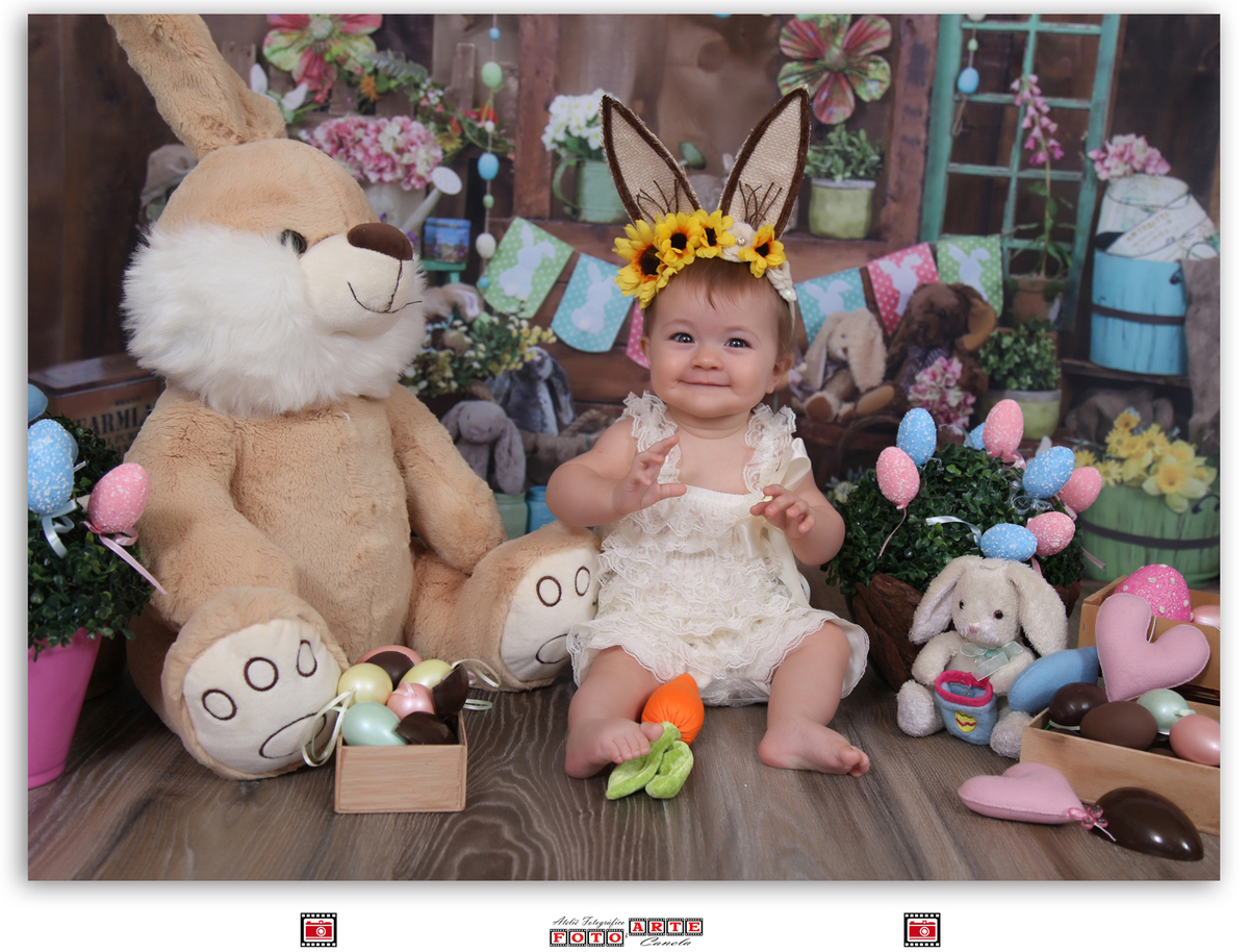 menina com tiara de orelhinhas