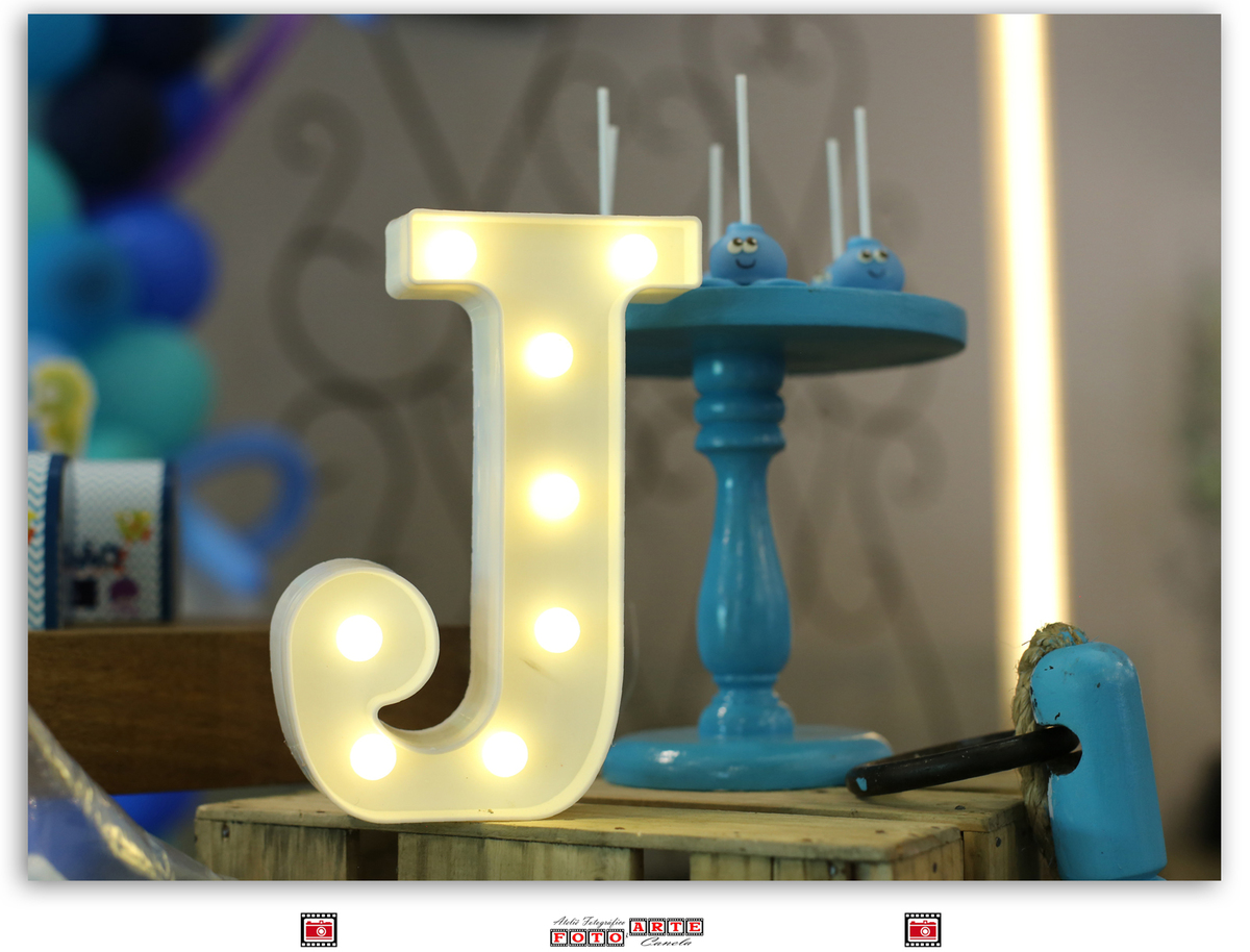 letra J abajur letreiro