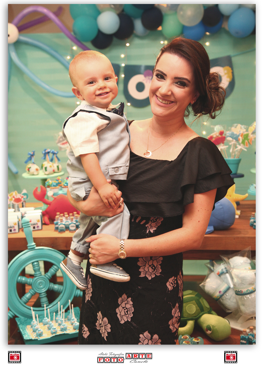 bebê no colo da mãe