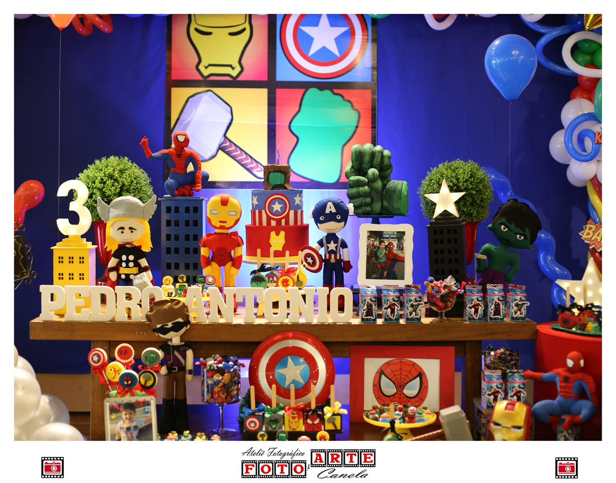 mesa principal decoração avengers