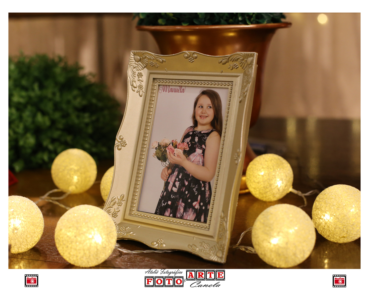 porta retrato dourado menina luzinhas