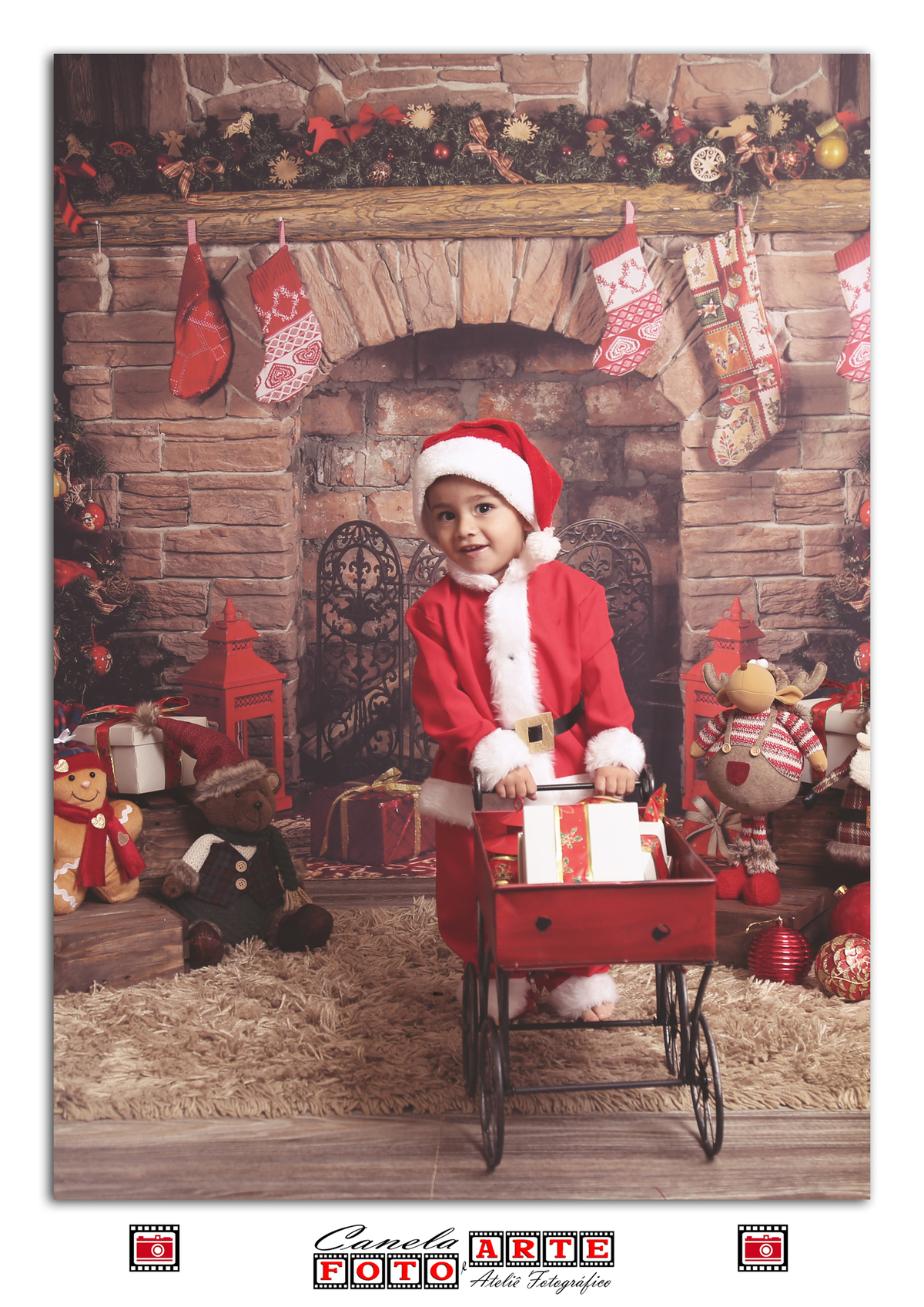 menino vestido de noel