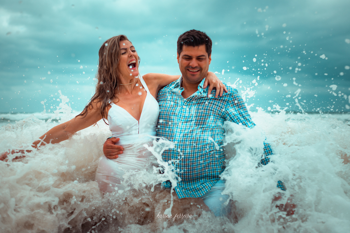 E foi muito divertido quando a onda os uniu.