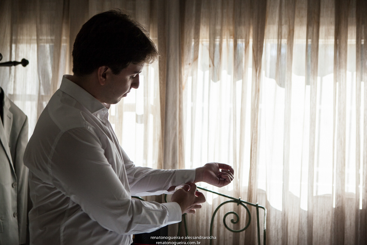 noivo aprontando para o grande momento do casamento