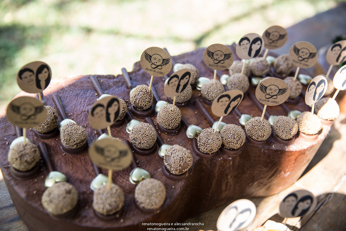 docinhos de casamento com fotos dos noivos