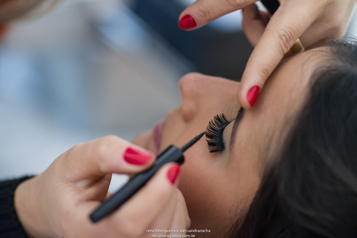 maquiagem da noiva ,pintando os cilios