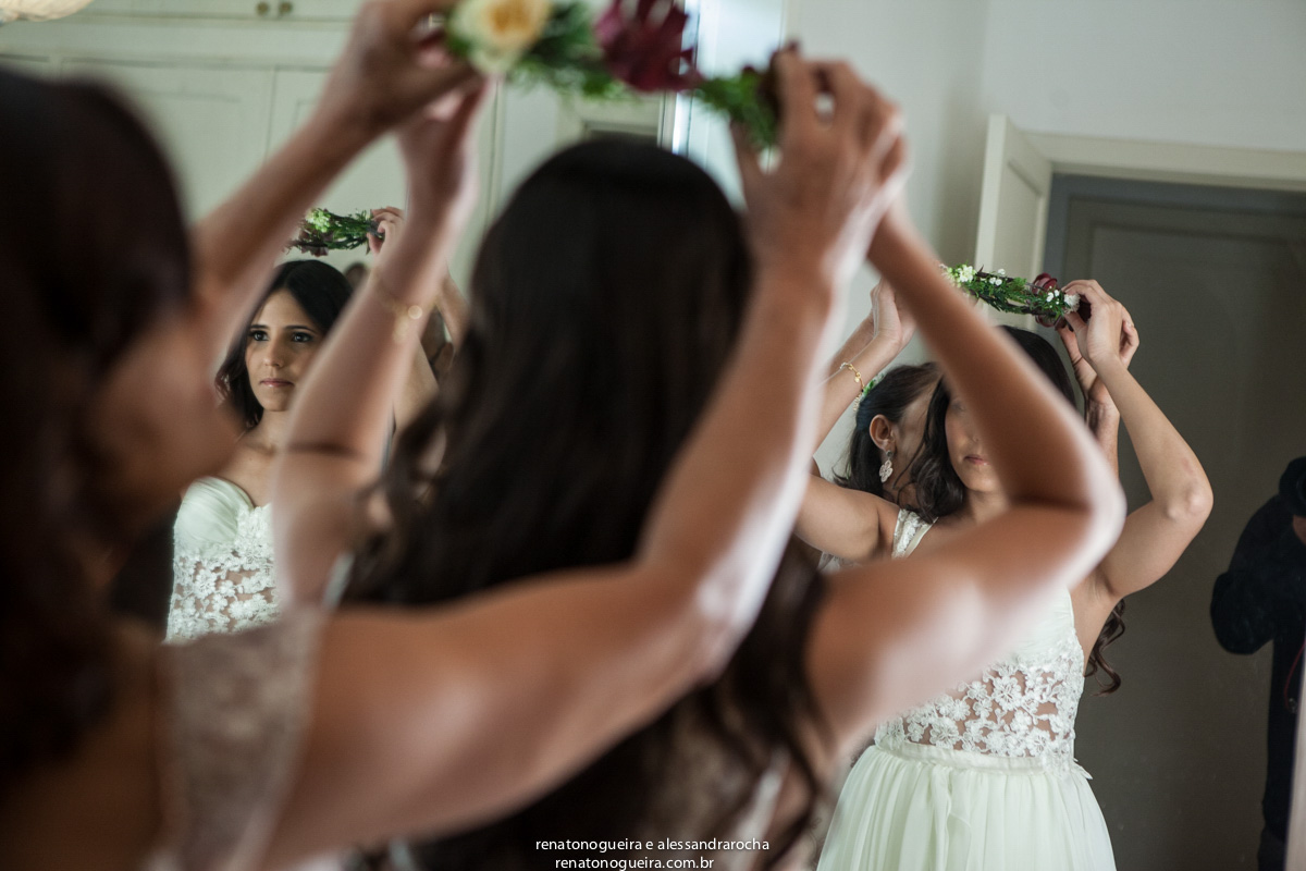 colocaco da tiara na noiva