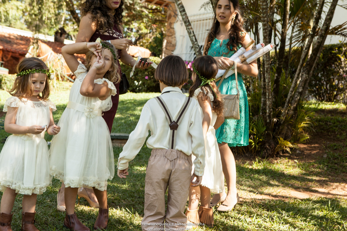crinças felizes, brincando na Fazenda Vale Verde em Betim, MG.