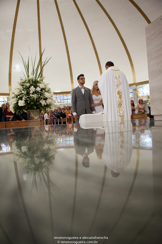 foto dos noivos com reflexo