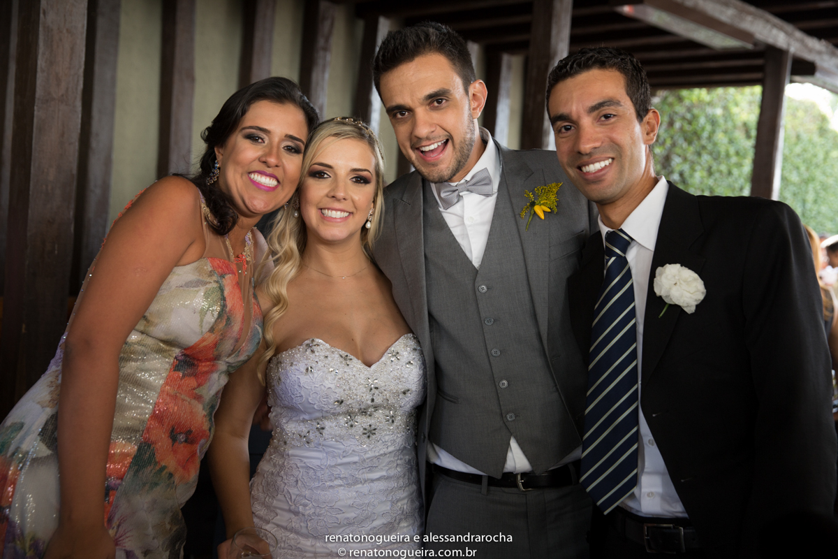 noivos e padrinhos na foto