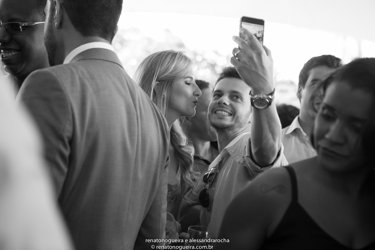 uma self na festa de casamento