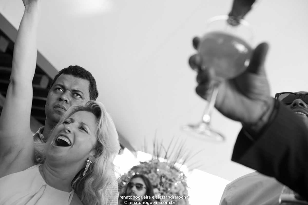 padrinhos dos noivos curtindo a festa